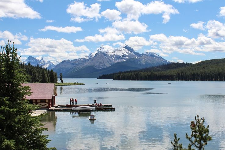 Maligne Lake Trip Packages