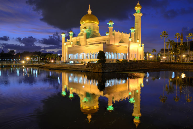 Sultan Omar Ali Saifuddein Mosque Trip Packages