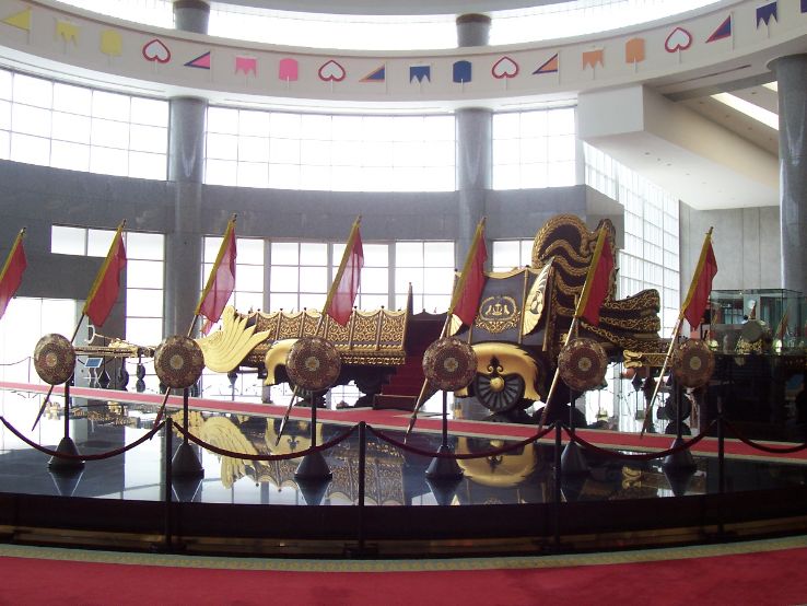 Royal Regalia Museum Trip Packages