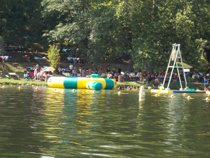 Tomahawk Lake Waterpark  Trip Packages