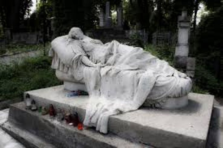 Lychakiv Cemetery Trip Packages