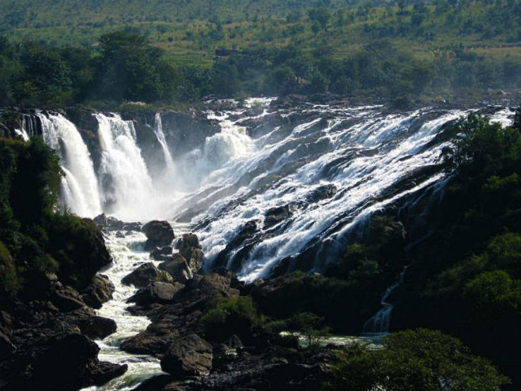 Get wet at Shivanasamudra Trip Packages