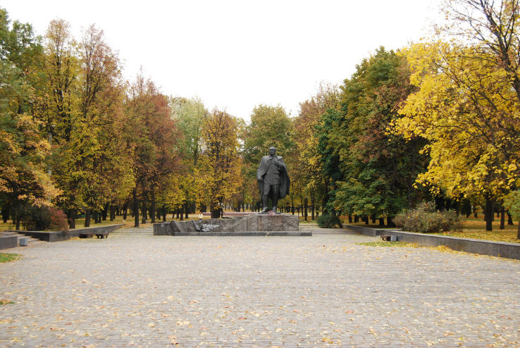 Yanka Kupala Park Trip Packages