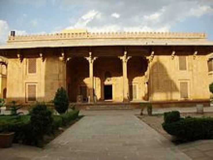 Akbari Fort & Museum Trip Packages