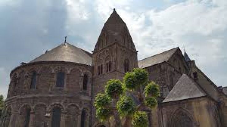 Basilica of Saint Servatius Trip Packages