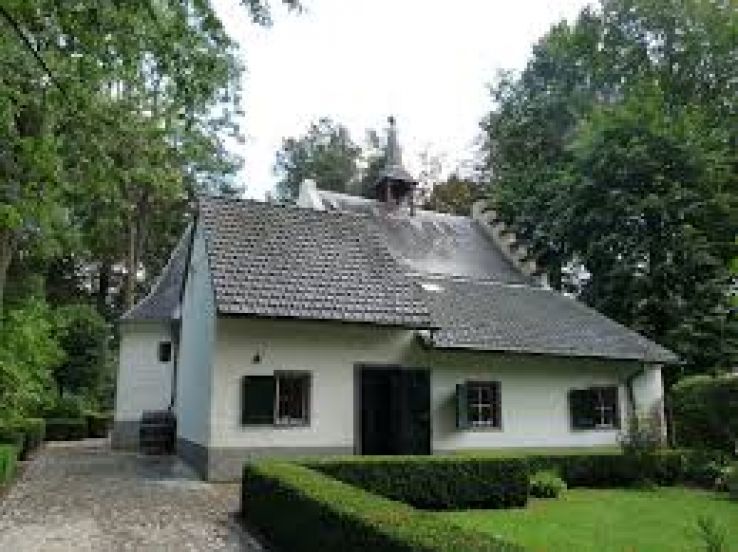 Kluis en Kruisweg op de Schaelsberg Trip Packages