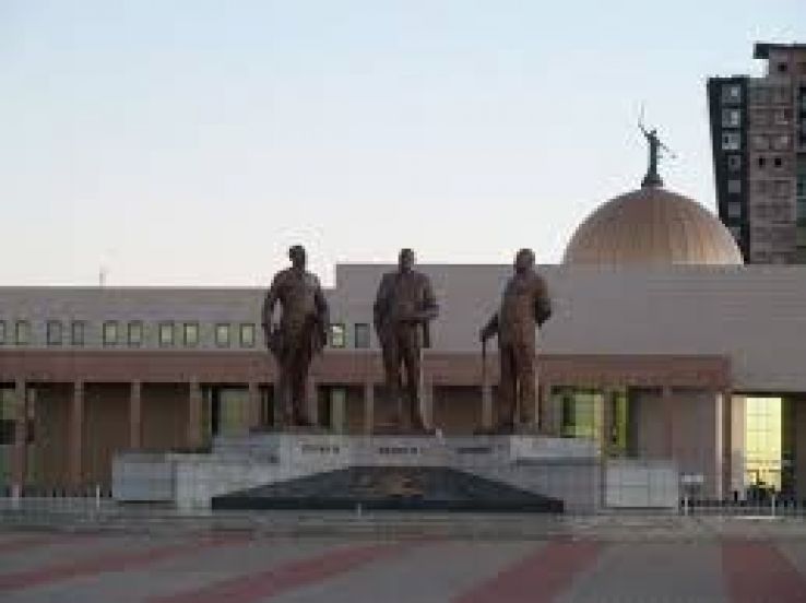 Three Dikgosi Monument Trip Packages