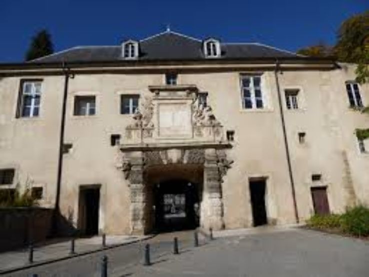 Porte De La Citadelle Trip Packages