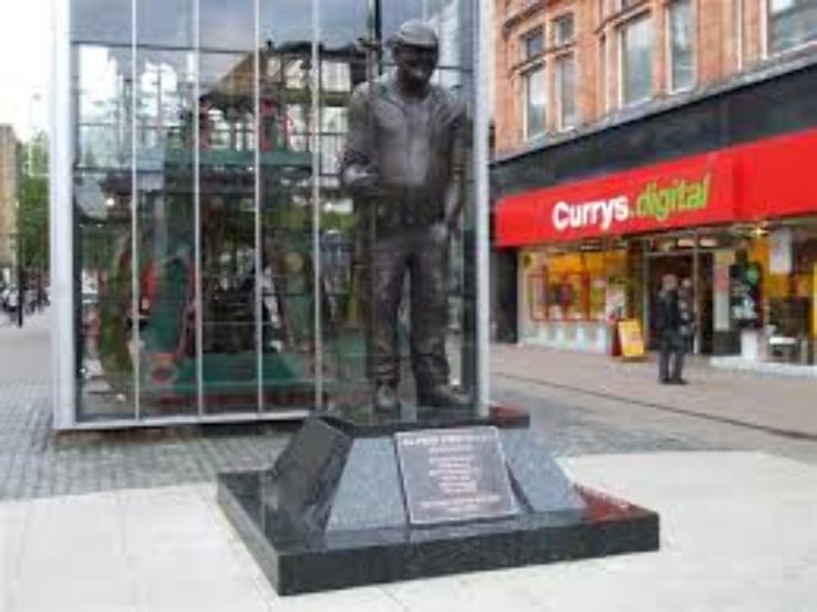 Fred Dibnah Statue Trip Packages