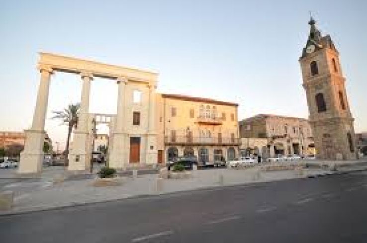 Khan al-Umdan Trip Packages