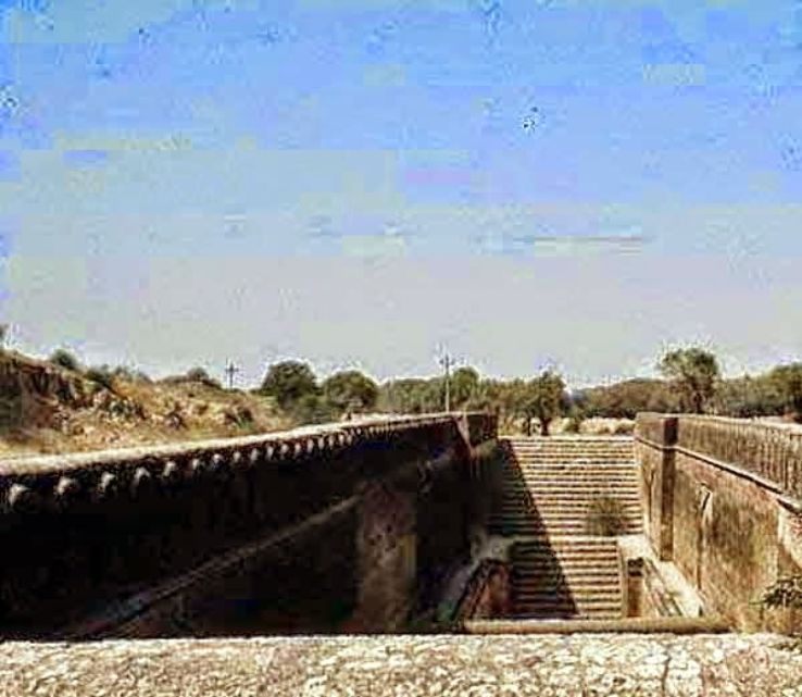 Choron ki baoli Trip Packages