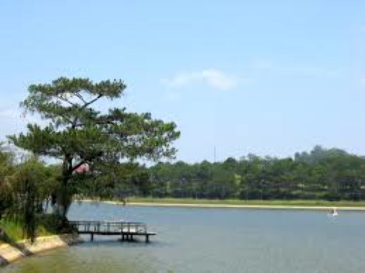 Xuan Huong Lake Trip Packages