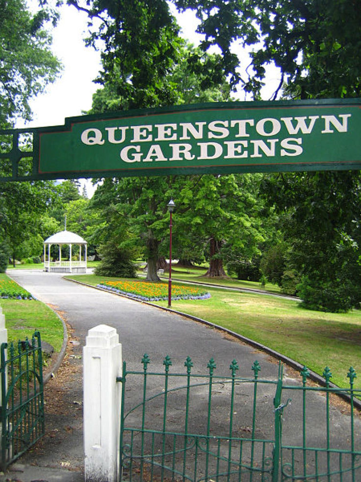 Queenstown Gardens Trip Packages