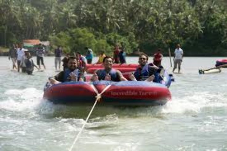 Banana & Bumper Boat Rides Trip Packages