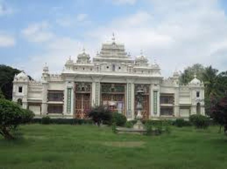 Jaganmohan Palace Art Gallery And Auditorium Trip Packages