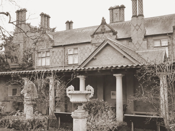 Chester Zoo and the Blue Planet Aquarium Trip Packages