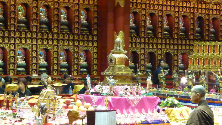 Buddha Tooth Relic Temple and Museum Trip Packages