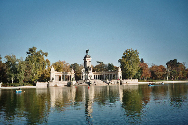 Buen Retiro Park Trip Packages