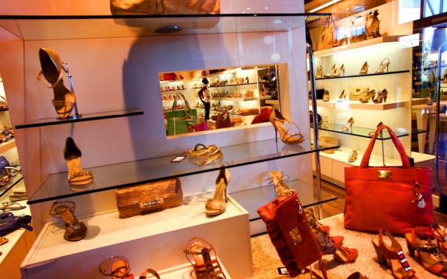 Get engrossed in Shopping and take away some real handicrafts Trip Packages