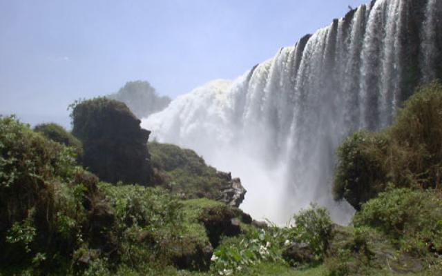Falling Blue Nile Falls in Tis Isat Trip Packages