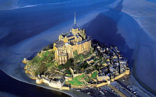 Bay of Mont-Saint-Michel offers breathtaking view Trip Packages