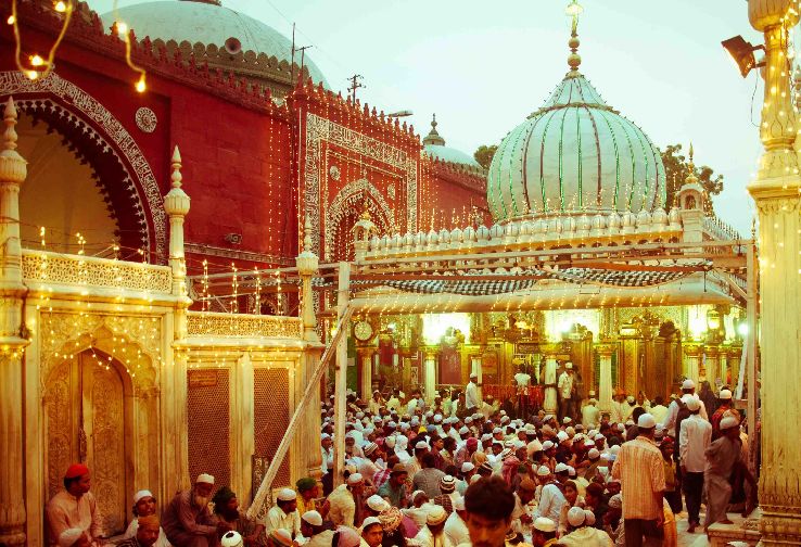 Qawwali music at Nizamuddin Dargah Trip Packages