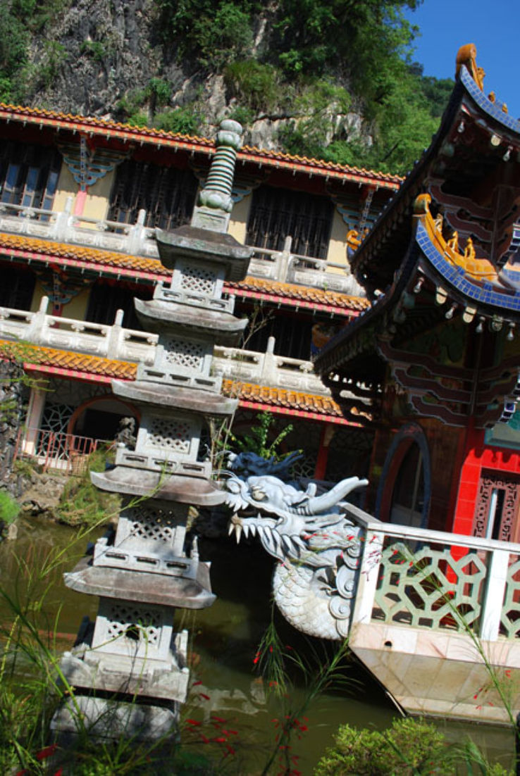 Sam Poh Tong Cave Temple Trip Packages