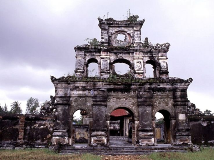 Contemplate Tombs Around Hue Trip Packages