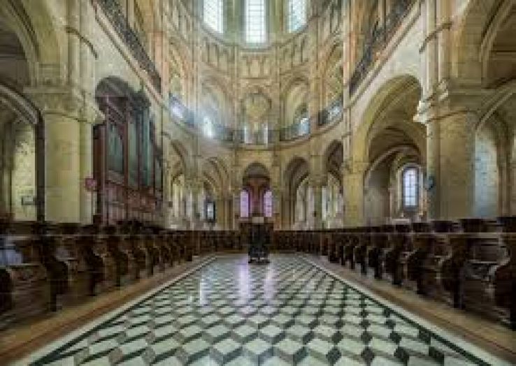 Noyon Cathedral Trip Packages