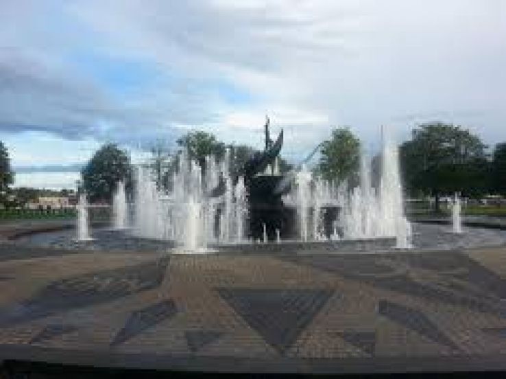 Whaler's Monument Trip Packages