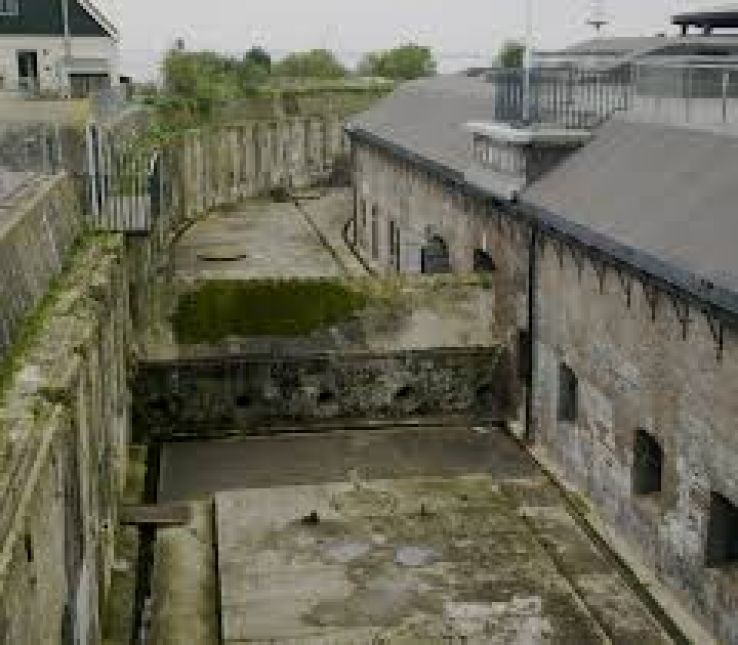 Forteiland Pampus Trip Packages