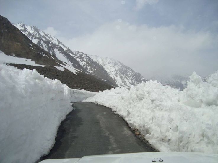 Bara-Lacha Pass Trip Packages