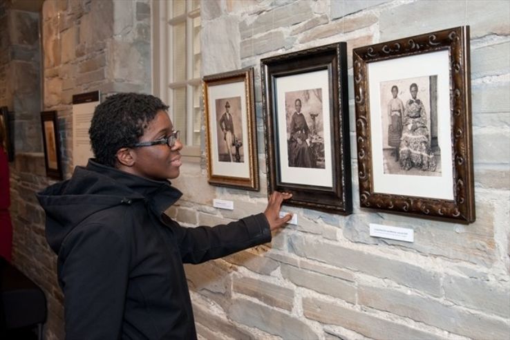 Go to an art gallery  Trip Packages