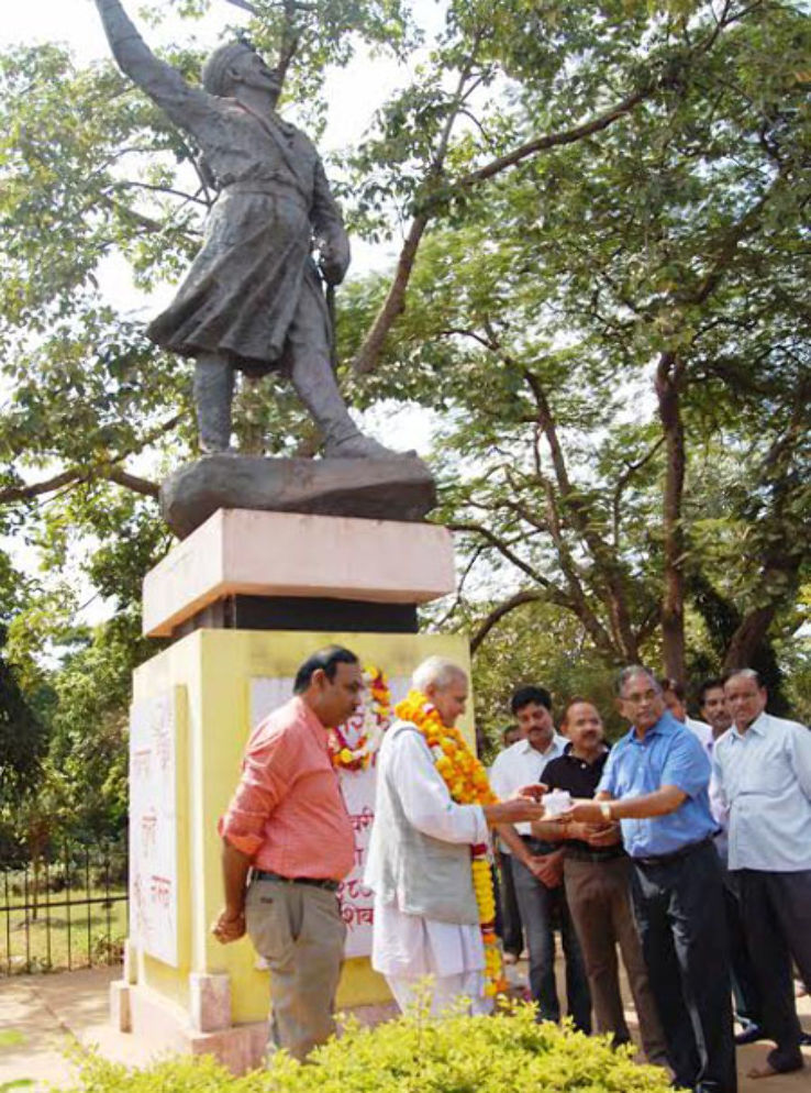 Shahid Tatya Tope Smarak Trip Packages