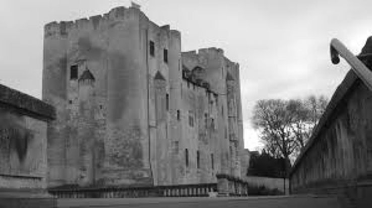 Donjon de Niort Trip Packages