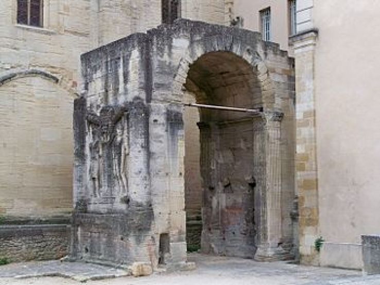 Arch of Carpentras Trip Packages