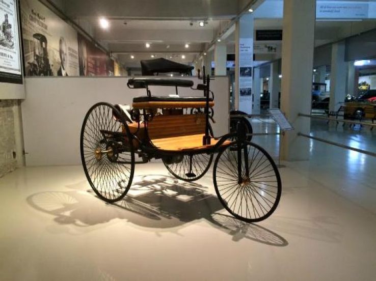 Gedee Car Museum Trip Packages