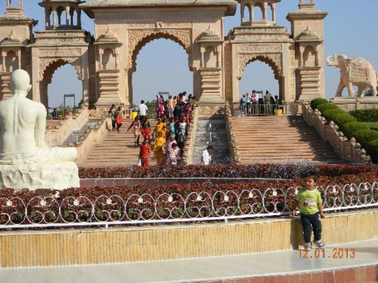 Shri Bhakti Dham Temple Trip Packages