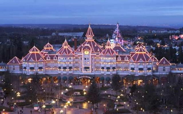 Energize yourself at magical world of Disneyland Trip Packages