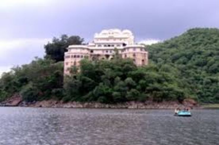 Pleasurable Alwar Tour Package for 2 Days 1 Night