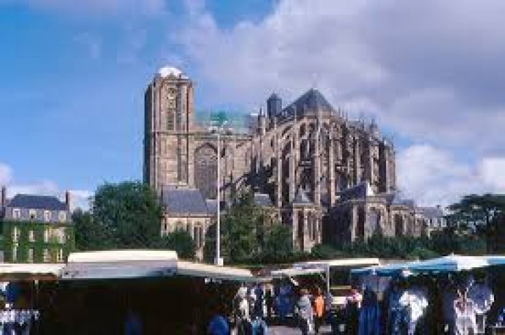 Le Mans Cathedral Trip Packages