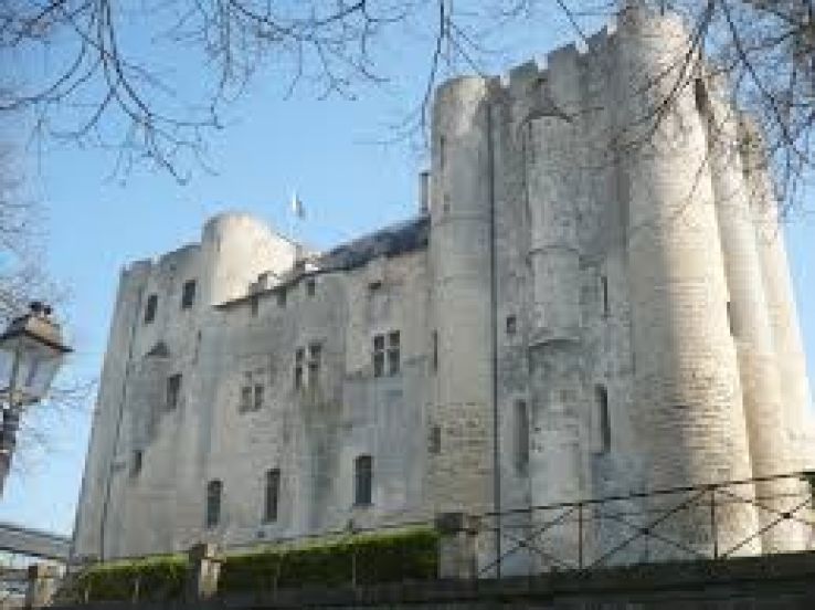 Donjon de Niort Trip Packages