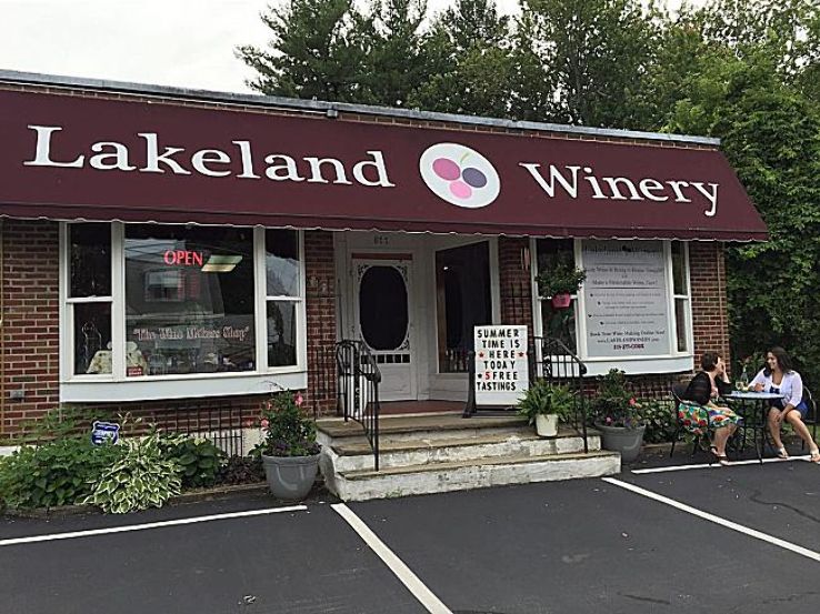 Ernies lakeland restaurant in syracuse ny thanksgiving hours 2024