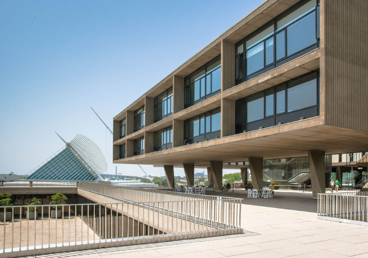 Milwaukee County War Memorial Trip Packages