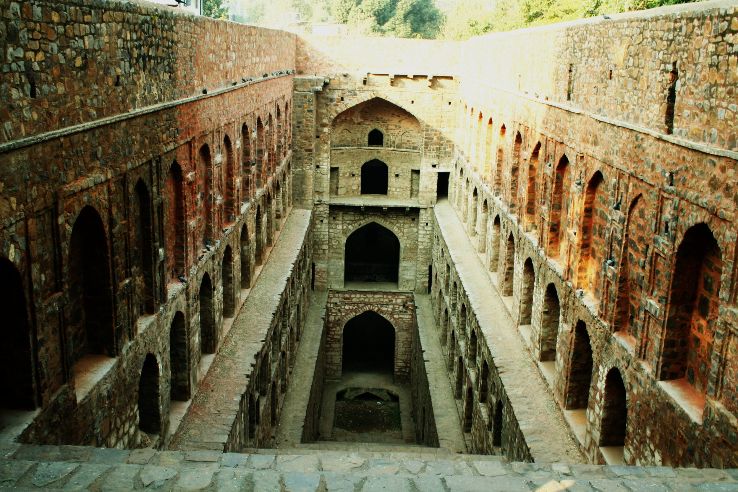 Agrasen ki Baoli Trip Packages