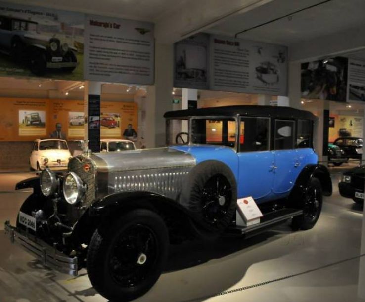 Gedee Car Museum Trip Packages