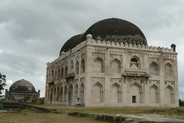 The Haft Gumbaz Tomb Trip Packages