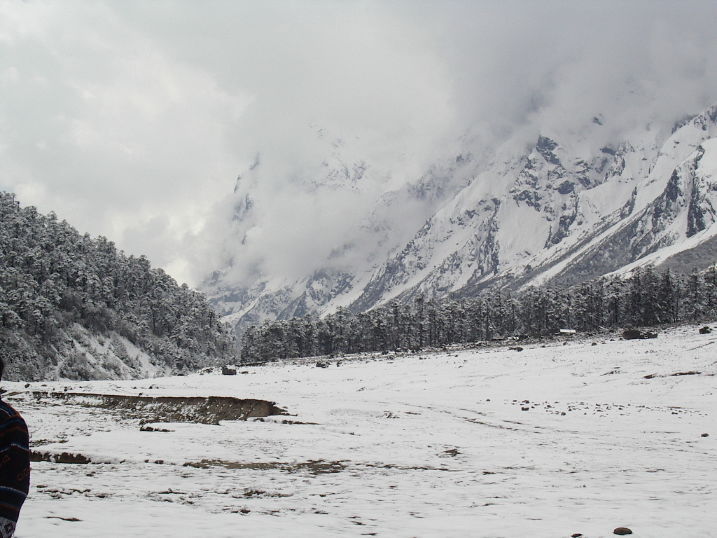 Ecstatic 2 Days Lachung  Yumthang Valley Excursion 21 kms each side  Gan to gangtok  lachung 118 kms  6 hrs Vacation Package