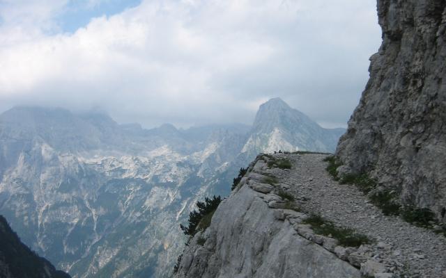 Pump Up the Adrenaline with Hiking Trip Packages