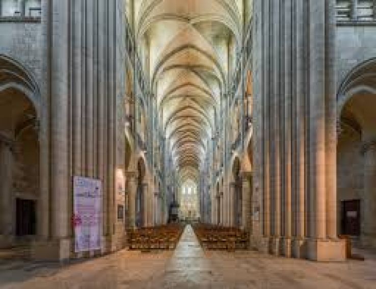 Noyon Cathedral Trip Packages